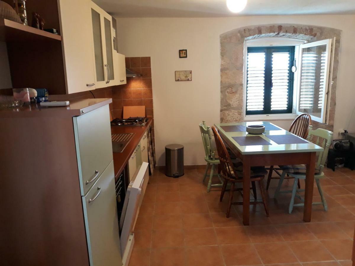 Kaprije Mistral Apartment Εξωτερικό φωτογραφία