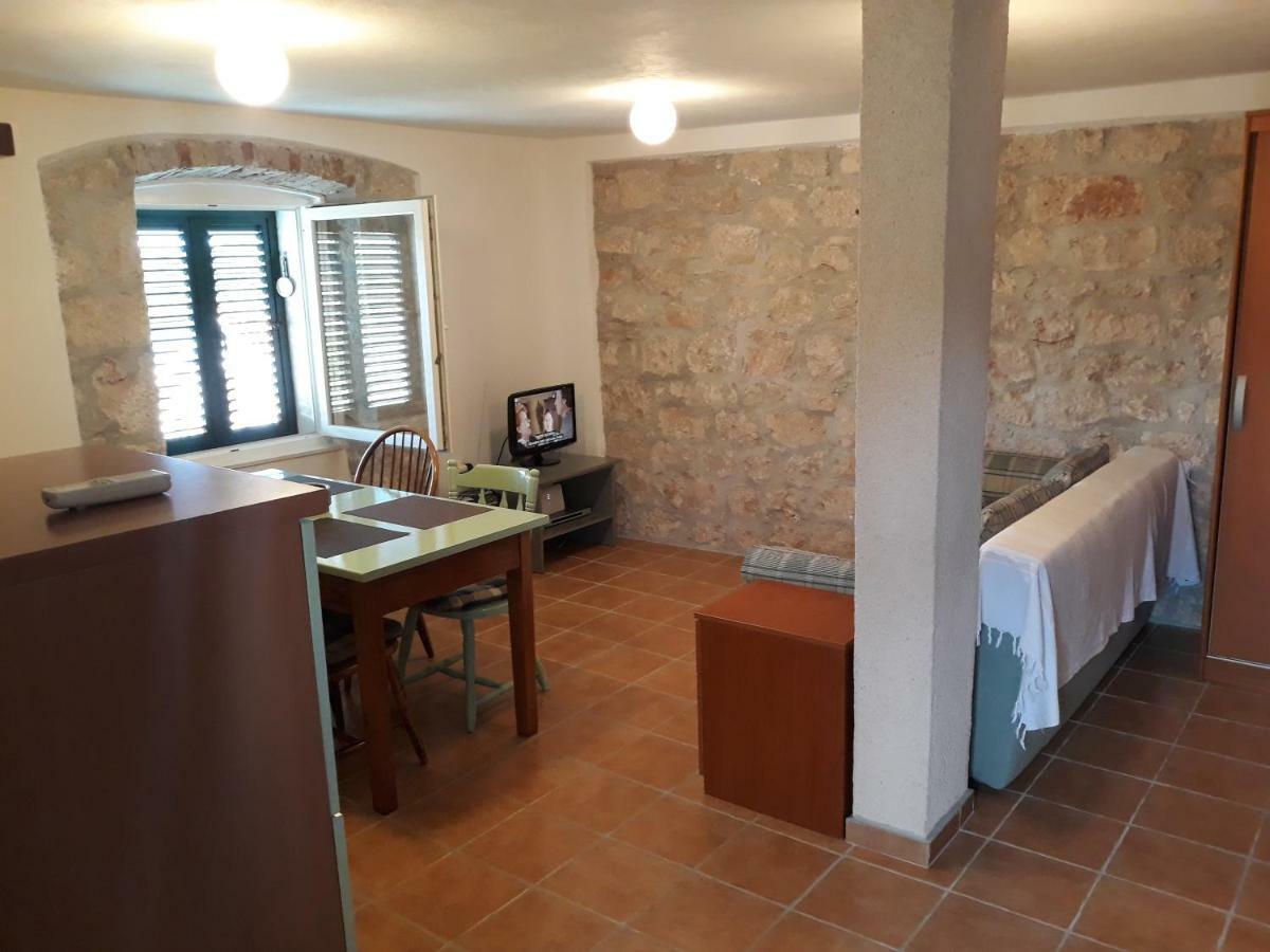 Kaprije Mistral Apartment Εξωτερικό φωτογραφία